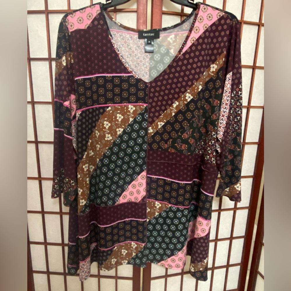 S35) Karen Kane Boho 3X Patchwork Look Sharkbite Hem Flowy V-Neck Colorful Tunic